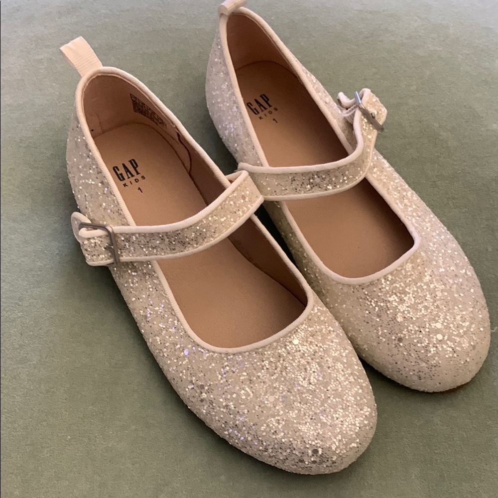 GAP White Dress Shoes Elegant Sparkle Design